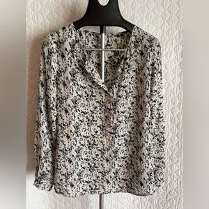 Size M Cabi “Shatter Blouse” Long Sleeves.